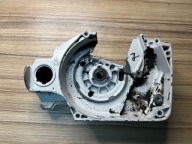 STIHL 024 026 KARTER POŁÓWKA SILNIKA LEWA PODSTAWA MOCOWANIE MISA WAŁ ORG