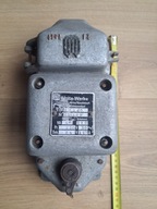 Stara niemiecka puszka z transformatorem. Berlin.