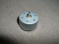 silniczek elektryczny M9T 5,9 Volt ~~ 30 mm x 25 mm