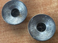 Dwa stare elementy - kołnierze na świeczniki z literami żydowskimi JUDAIKA