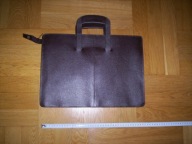 Teczka, aktówka, skórzana z rączkami chowanymi z kieszenią boczną podwójną.