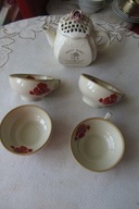 ZESTAW 4 ŁADNE FILIZANKI DZBANEK DOBRANY