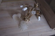 ŻYRANDOL POZŁACANY Z PIĘCIOMA KLOSZAMI