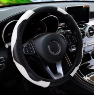 Uniwersalny pokrowiec na kierownicę styl carbon – komfort i styl