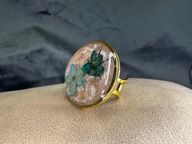 Ręcznie robiony pierścionek z żywicy – unikalna biżuteria