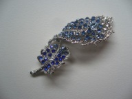 PIĘKNA BROSZKA ZAWIESZKA PIÓRO PIÓRKO KRYSZTAŁKI