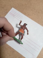 Stara Zabawka PRL Żołnierzyk Indianin pomarancz