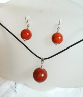 Minimalistyczny zestaw biżuterii z koralami, wisior i kolczyki kule, srebro