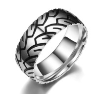 Sygnet Opona z Bieżnikiem C punk skull rock moto