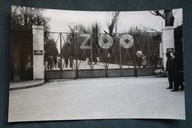 STARE ZDJĘCIE PRL ... GŁÓWNE WEJŚCIE DO ZOO W WARSZAWIE - STARA BRAMA