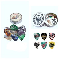 Kostka do gry na gitarze Alice+pudełko oraz kostki SOACH+pudełko .