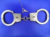 Unikatowe kajdanki sygnowane PKG