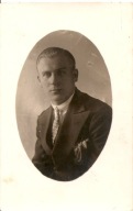 MĘŻCZYZNA -PORTRET -fotografia -format pocztówkowy