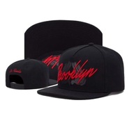 Nowa czapka "Brooklyn" czarna z czerwoną haftowaną naszywką
