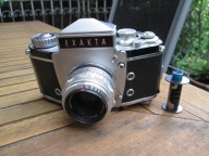 Aparat Exakta VAREX IIb z MAŁYM TESSAREM