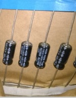 Kondensatory osiowe BYAB 47uF 10V Axial Audio 10szt NOS lata 80e