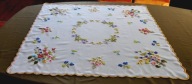 Obrusik bawełniany wzór wykonany ręcznie haftem klasycznym-pełnym