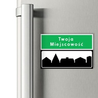 PAMIĄTKA TURYSTYCZNA – MAGNES NA LODÓWKĘ Z PANORAMĄ MIASTA I NAZWĄ