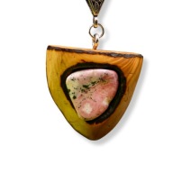 Wisiorek z drewna octowca i rodonitu -pirografia, prezent, dla kobiety