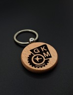 Drewniany brelok GKM Grudziądz – grawer z logo, prezent dla kibica