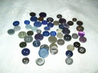 GUZIKI MAŁE I ŚREDNIE; POPIELATE I NIEB. - 55 SZT.