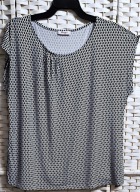 SHEEGO - PROSTA, SPRĘŻYSTA W CZARNE ROMBY NA BIAŁYM TLE ok 48/50