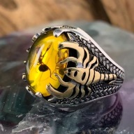 Sygnet ze Skorpionem i Mrówką w Oczku