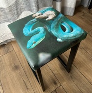 TABORET, krzesło, ekoskóra z nadrukiem, wąż błękitny, 33x33cm, wys. 55cm