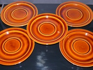 PRUSZKÓW SPODEK TALERZYK BRĄZOWY POD FILIŻANKĘ PRL