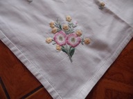 Obrus z haftem w kwiaty, hat reczny - 79 cm x 81 cm