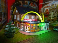 Fast food McDonald's z Oświetleniem LED