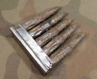 Ładownik z sowieckimi nabojami szkolnymi do Mosina.