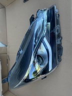 Lampa przód przednia prawa reflektor OE Toyota YARIS III 07/2014-
