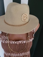 Bibione kapelusz damski, beżowy, złote logo BB, łańcuszek, regulacja