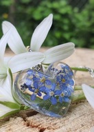 Serce z żywicy z niezapominajkami