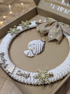Wianek świąteczny na drzwi lub okno pleciony beżowy ze złotem handmade