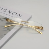 Okulary Vintage z Kwadratową Ramką i Podwójnym Mostkiem – Old Money