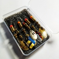 Błystki obrotowe na pstrąga i klenia Ubik obrotówki w pudełku 2/4-5g i 1/3g