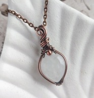 Mały wisiorek serduszko z kryształem górskim, prezent na Walentynki