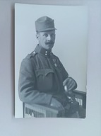 AUSTRYJAK Z MEDALAMI I SZABLĄ