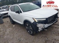 Volvo XC 40 B5 Plus Dark Theme 2024 2.0l 2.0 Benzyna 247KM