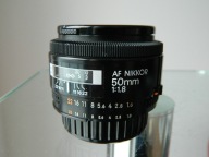 12.OBIEKTYW NIKKON NIKKOR AF 1;1.8/50MM NIKON F