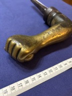 stara klamka około XIX w. wykonana z mosiądzu kształt przedramienia cudowna