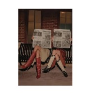 „Schutz News” – Stylowy Plakat Fashion z Elementem Vintage