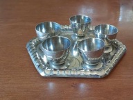 Metalowe kieliszki + podstawka tacka w kształcie sześcianu | PRL, vintage