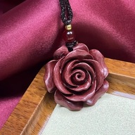 wisiorek bordo róża złote retro halowen styl kryształ amulet ochronny