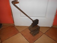 STARA SPRAWNA GILOTYNA DO BLACHY