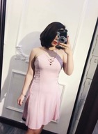 H & M różowa pudrowa sukienka mini wycięcia Barbie babydoll gorset dekolt