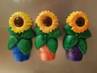 Dzień Kobiet słonecznik w donicy 9cm magnes na lodówkę