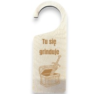 Zawieszka na Drzwi Tu Się Grinduje Gamer Prezent Drewniana Tabliczka